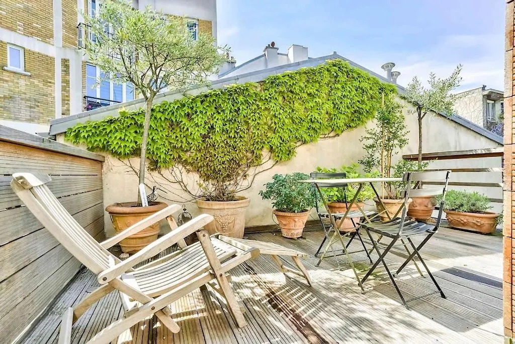 Montmartre, Patio! Sacre-Coeur! Stylish Duplex! Apartment Paris France