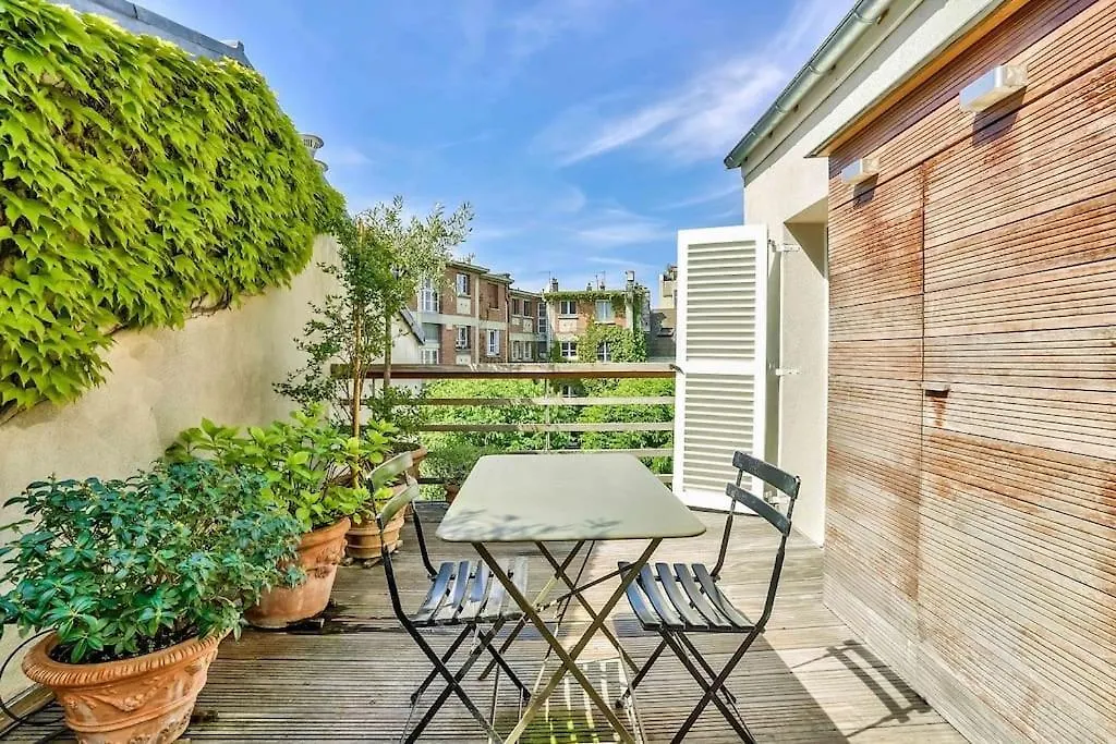 Montmartre, Patio! Sacre-Coeur! Stylish Duplex! location